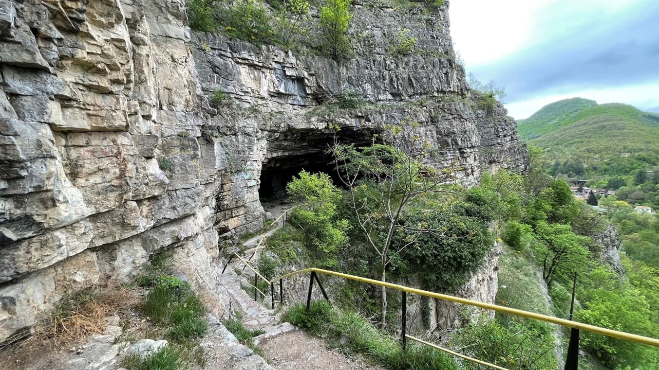 Темната дупка